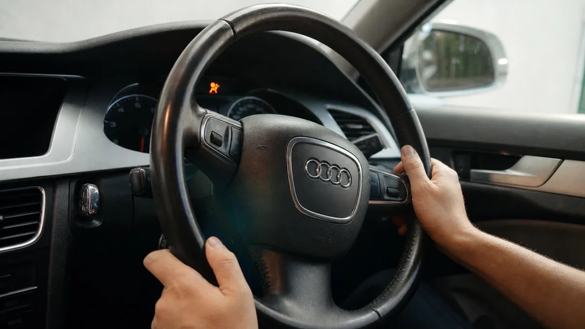 Audi Audi エアバッグ警告灯 クロックスプリング断線 修理費2-20万円