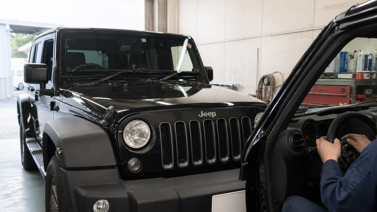 Jeep Jeep エアバッグ警告灯が点いたら?原因・緊急度・対処法まとめ
