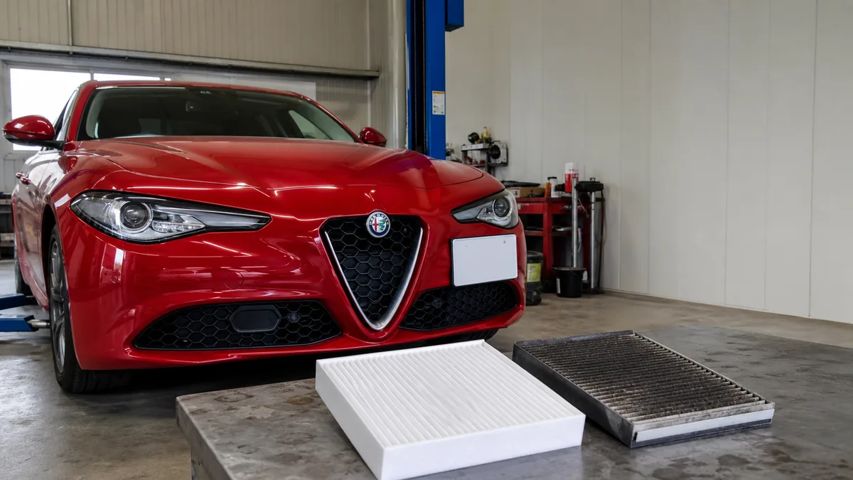 Alfa Romeo アルファロメオ エアコンフィルター交換 ジュリア/ステルヴィオ