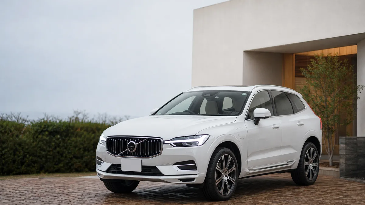 Volvo Volvo 自動車保険 XC60・V60 高い理由と下げ方【2026年版】