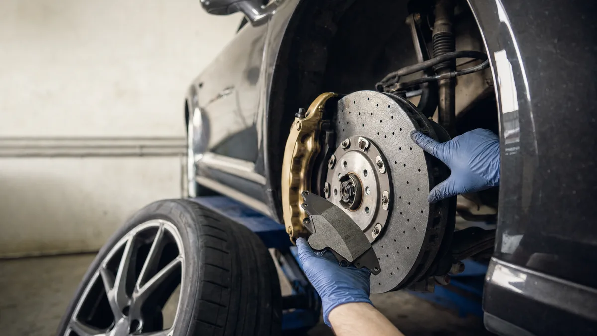 Porsche 911/マカン ブレーキパッド交換費用 PCCB判別・DIY可否